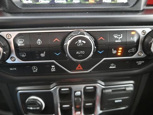 Used 2022 Jeep Gladiator Rubicon w/ LED Lighting Group AWD/4WD image 19