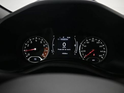 Used 2023 Jeep Renegade Latitude AWD/4WD image 9