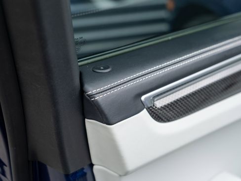 Certified 2022 Porsche Macan S AWD/4WD image 17
