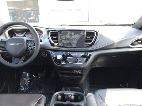 Used 2023 Chrysler Pacifica Touring-L w/ S Appearance Package image 38