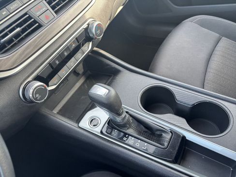 Used 2025 Nissan Altima 2.5 SV FWD image 41