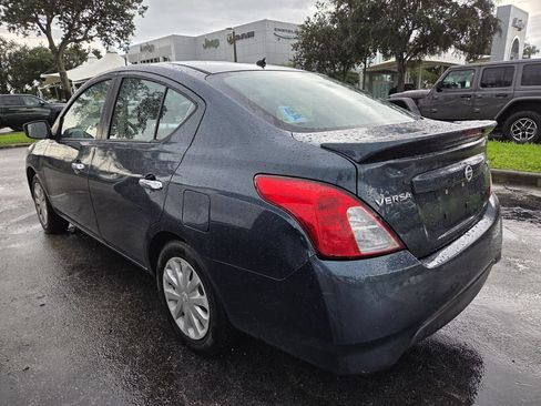Used 2017 Nissan Versa SV FWD image 4