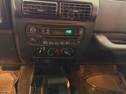 Used 2006 Jeep Wrangler X AWD/4WD image 19