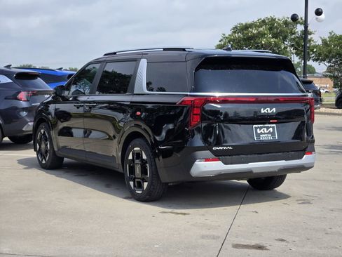 New 2026 Kia Carnival EX FWD image 3