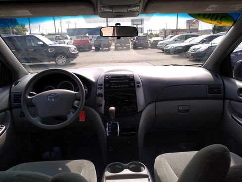 Used 2007 Toyota Sienna CE image 18