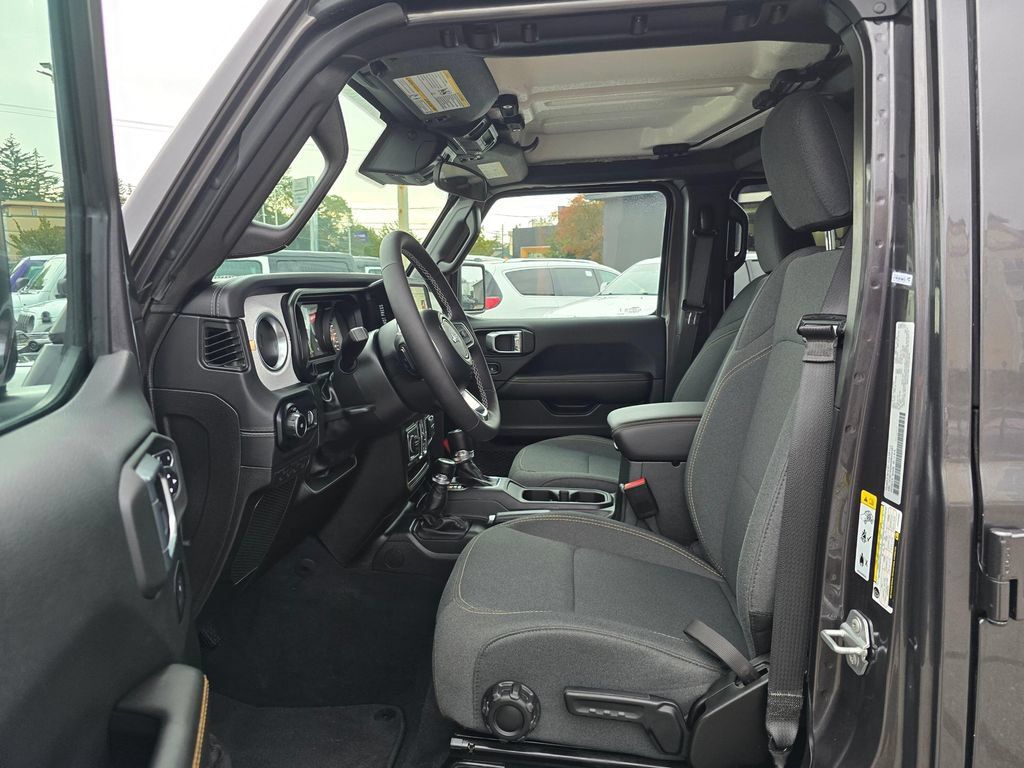 Used 2025 Jeep Wrangler Unlimited Sahara AWD/4WD image 19