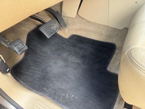 Used 2011 Chevrolet Tahoe LT RWD image 23