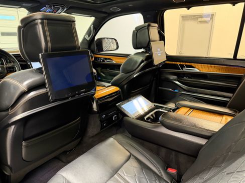 Used 2022 Jeep Grand Wagoneer Series III w/ Rear Seat Video Group 1 image 25