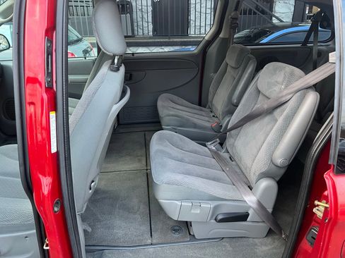 Used 2005 Dodge Grand Caravan SXT w/ Premium Group image 12