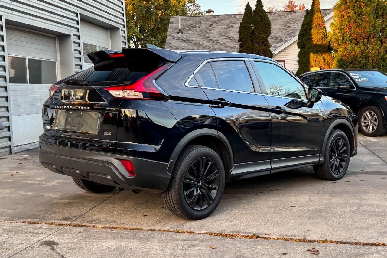 Used 2023 Mitsubishi Eclipse Cross LE AWD/4WD image 3