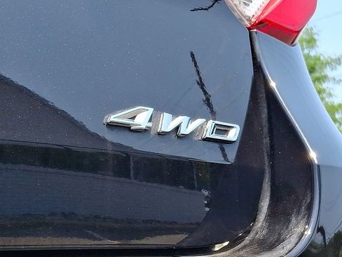 Used 2022 Ford Explorer XLT w/ Equipment Group 202A AWD/4WD image 34