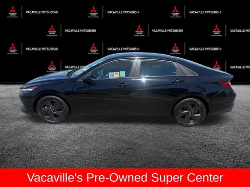 Used 2022 Hyundai Elantra SEL w/ Cargo Package FWD image 2