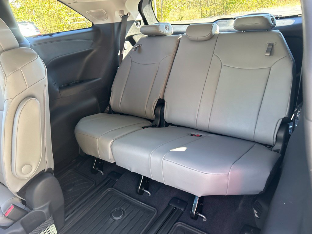 New 2026 Toyota Sienna XLE AWD/4WD image 28