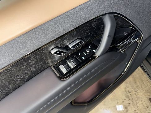 Used 2025 Land Rover Range Rover Sport Autobiography image 15