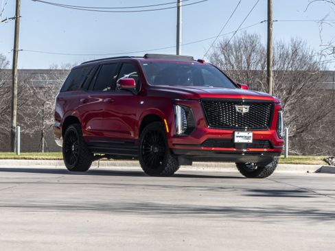 Used 2025 Cadillac Escalade Sport Platinum image 2