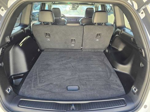Used 2024 Jeep Grand Cherokee Altitude RWD image 14
