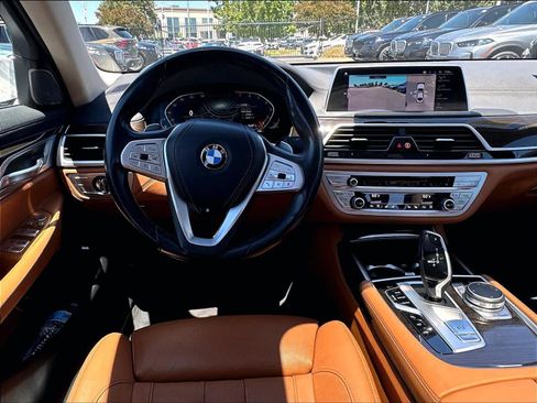 Used 2022 BMW 740i RWD image 11