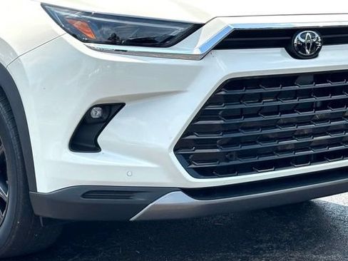 Used 2024 Toyota Grand Highlander AWD Hybrid image 2