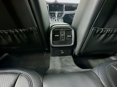 Certified 2021 Porsche Macan AWD/4WD image 36