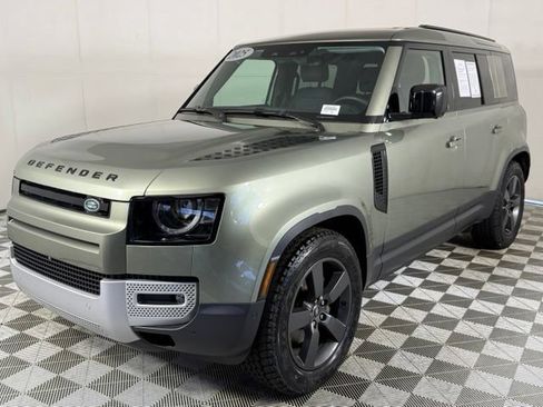 Used 2025 Land Rover Defender 110 S AWD/4WD image 2