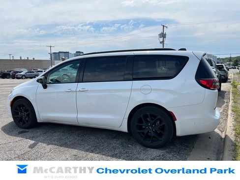 Used 2024 Chrysler Pacifica Touring-L w/ S Appearance Package FWD image 3