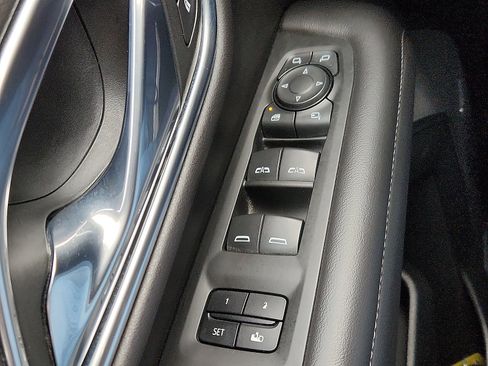 Used 2022 Chevrolet Tahoe Z71 w/ Luxury Package image 21