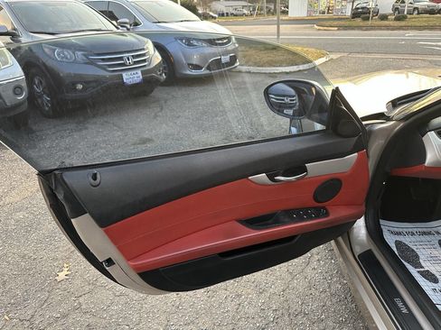 Used 2011 BMW Z4 sDrive30i image 10