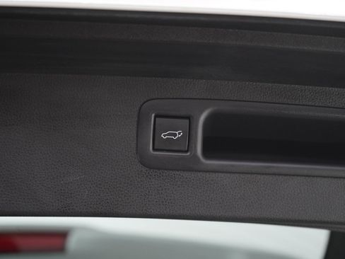 Used 2025 Toyota Highlander XLE AWD/4WD image 18