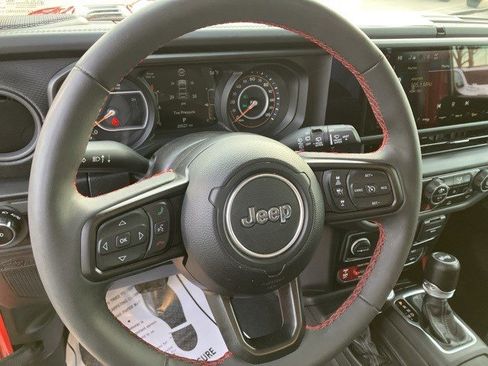 Certified 2024 Jeep Wrangler Unlimited Rubicon w/ Convenience Group image 16