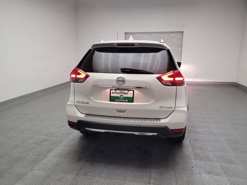 Used 2018 Nissan Rogue SV w/ Premium Package AWD/4WD image 7