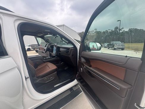 Used 2024 Ford Expedition King Ranch image 14
