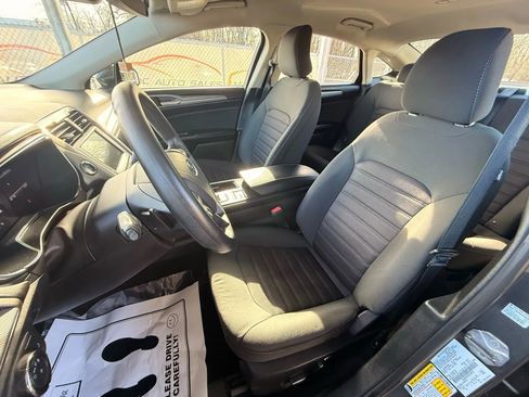 Used 2019 Ford Fusion SE image 16