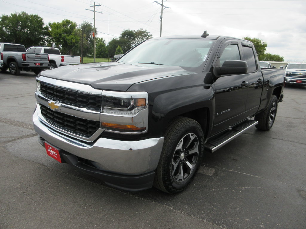 Used 2018 Chevrolet Silverado 1500 LT AWD/4WD image 11