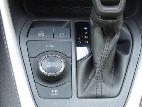 Certified 2024 Toyota RAV4 LE AWD/4WD image 25