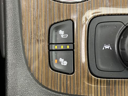 Used 2023 GMC Acadia SLE w/ Driver Convenience Package image 30