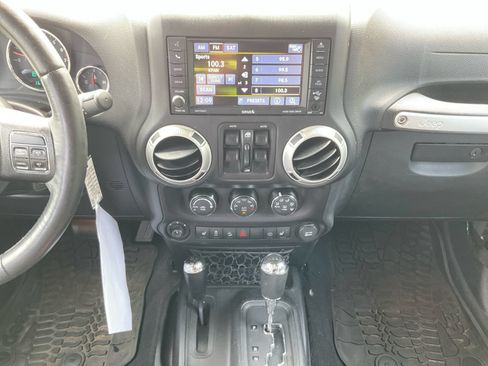 Used 2016 Jeep Wrangler Unlimited Sahara w/ Max Tow Package AWD/4WD image 12