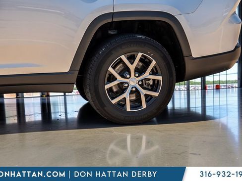 Used 2023 Jeep Grand Cherokee L Limited w/ Trailer Tow Group (B) AWD/4WD image 33