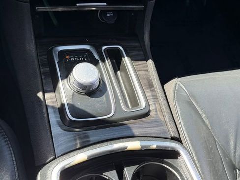 Used 2016 Chrysler 300 Limited RWD image 16