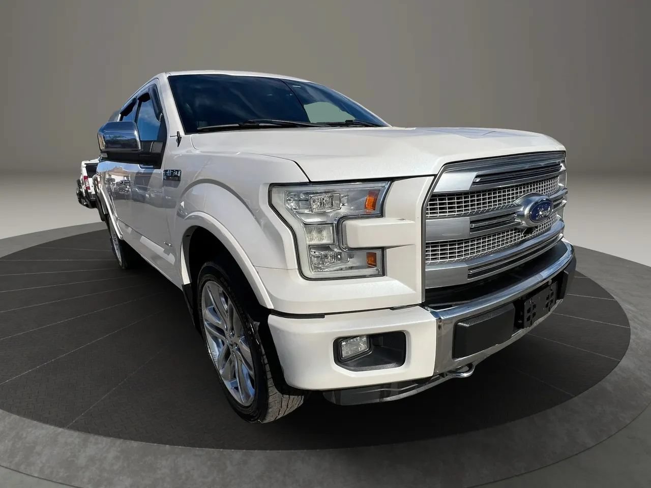 Used 2015 Ford F150 Platinum w/ Equipment Group 701A Luxury AWD/4WD image 7