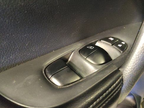 Used 2016 Nissan Rogue SV FWD image 27