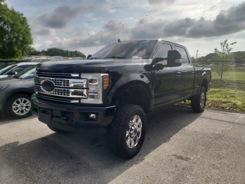 Used 2019 Ford F250 Platinum w/ Platinum Ultimate Package AWD/4WD image 2