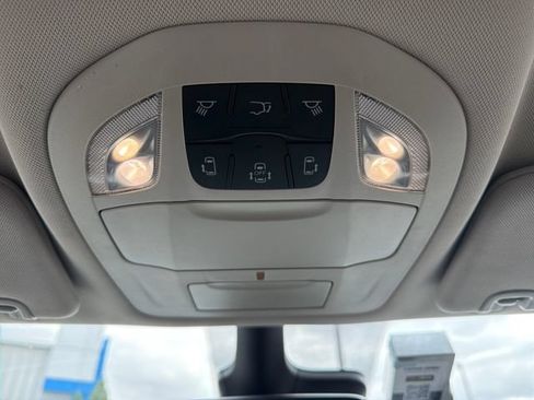 Used 2023 Chrysler Voyager LX FWD image 33