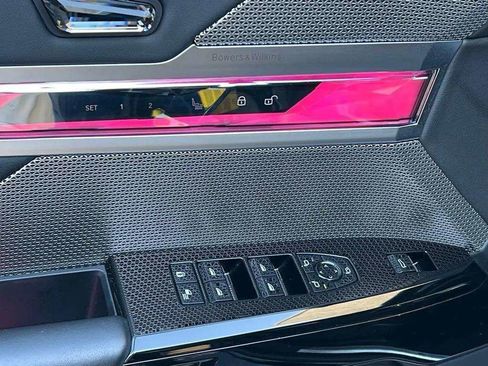 Used 2023 BMW 760i xDrive w/ Parking Assistance Package image 17