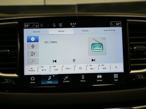 Certified 2024 Chrysler Pacifica Touring-L FWD image 33