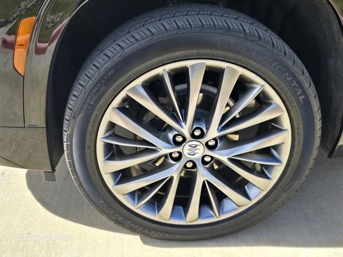 Used 2025 Buick Enclave Avenir w/ Trailering Package, 5000 lbs. image 9