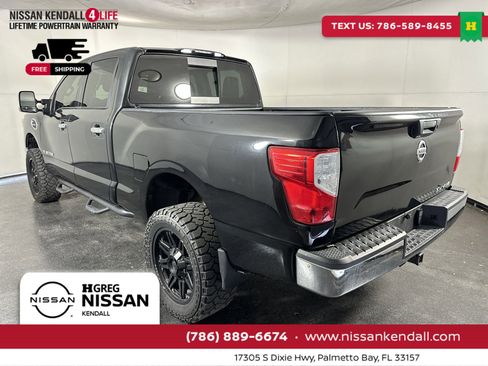 Used 2017 Nissan Titan SV image 8