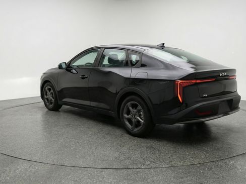 Used 2025 Kia K4 LXS image 6