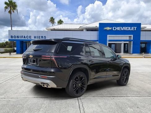 Used 2026 Chevrolet Traverse LT FWD image 3
