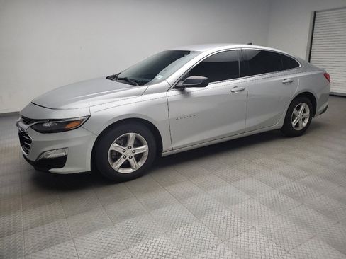 Used 2021 Chevrolet Malibu LS FWD image 2