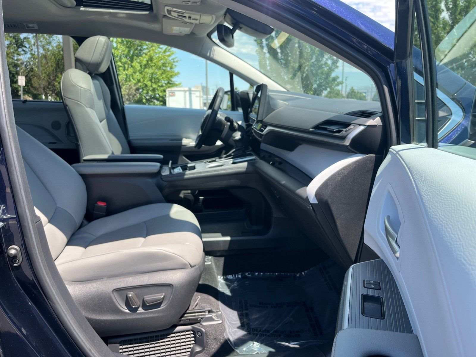 Certified 2026 Toyota Sienna XLE FWD image 30